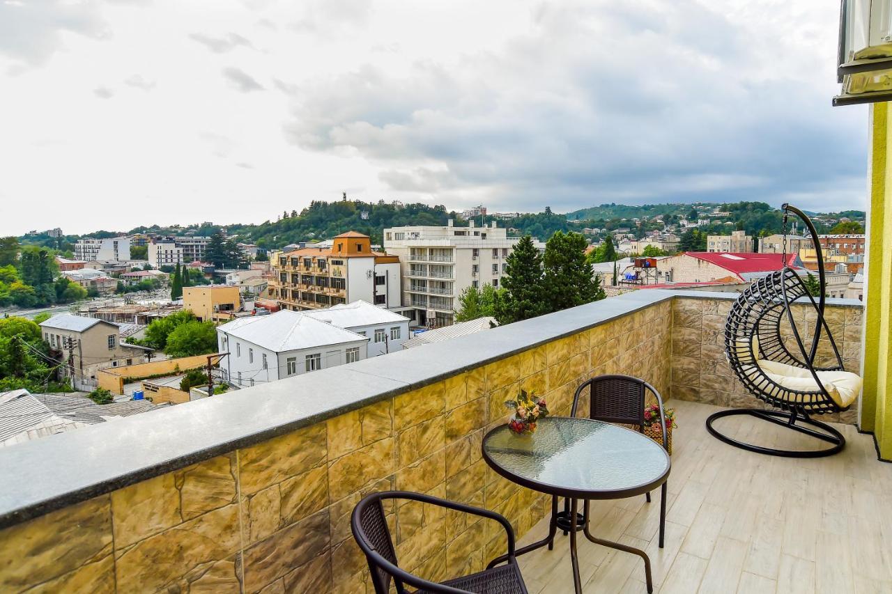 Valkhida'S Apartment Koetaisi Buitenkant foto
