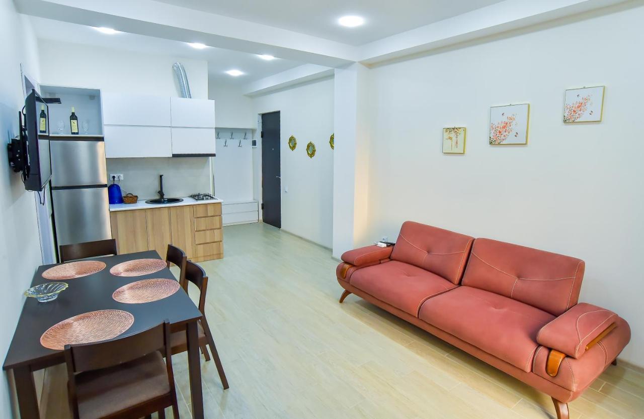 Valkhida'S Apartment Koetaisi Buitenkant foto